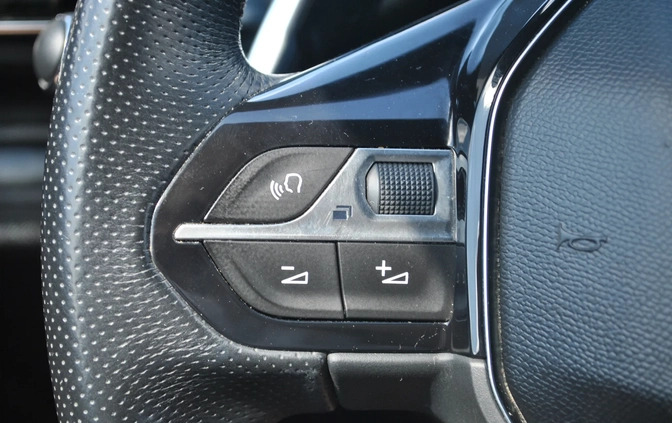 Peugeot 3008 cena 72900 przebieg: 140758, rok produkcji 2016 z Raciąż małe 379